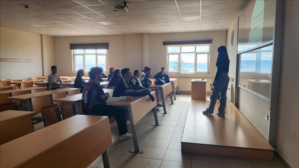 Bölüm Kalite Temsilcimiz Öğrencilerimize Kalite Akreditasyon Konulu Bilgilendirme Toplantısı Düzenledi