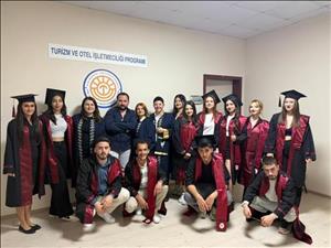 Turizm ve Otel İşletmeciliği Öğrencilerinden Dönem Sonu Kutlaması